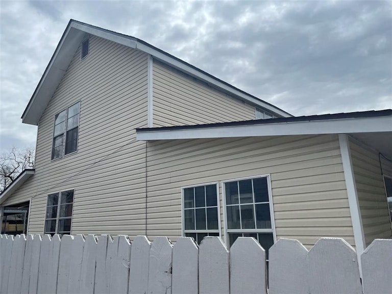 Photo 18 of 22 - 7824 Detroit St, Houston, TX 77017