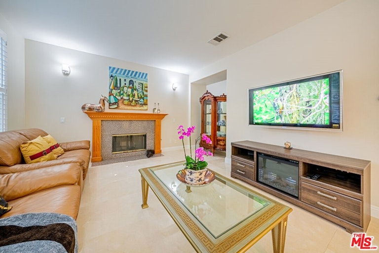 Photo 21 of 48 - 686 Milford St, Los Angeles, CA 90042