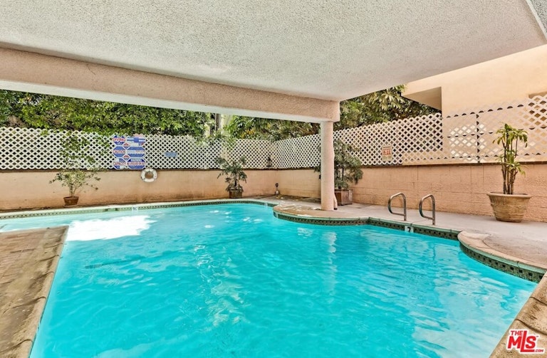 Photo 25 of 25 - 10960 Wellworth Ave #102, Los Angeles, CA 90024