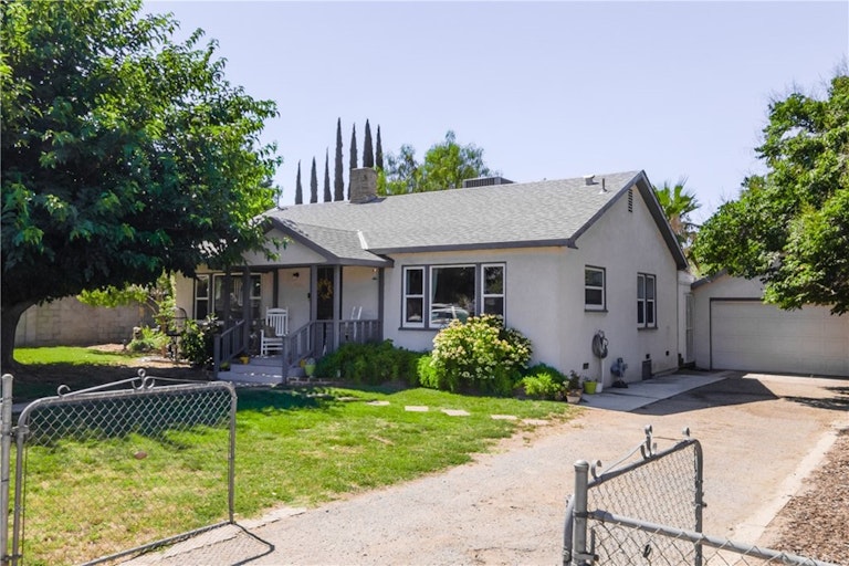 Photo 2 of 38 - 34273 Avenue E, Yucaipa, CA 92399