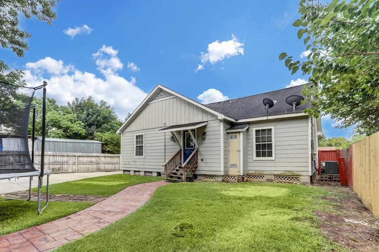 Photo 14 of 15 - 2505 N Ave, Pasadena, TX 77506