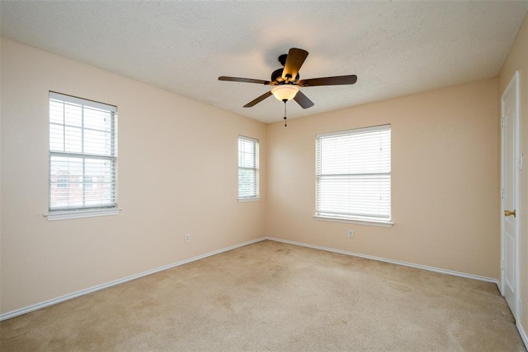 Photo 27 of 35 - 9068 Blue Ridge Trl, Fort Worth, TX 76118