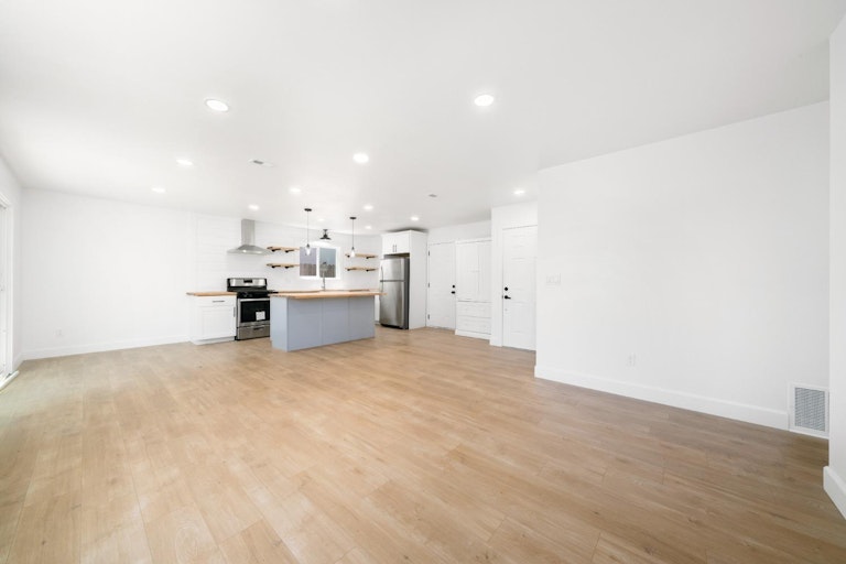 Photo 6 of 29 - 4208 Strathmore Way, North Highlands, CA 95660