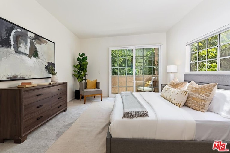 Photo 17 of 25 - 10960 Wellworth Ave #102, Los Angeles, CA 90024