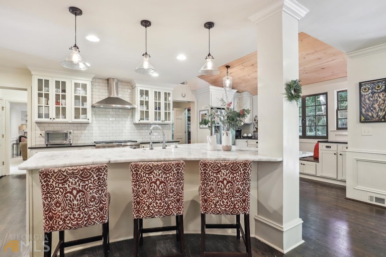 Photo 19 of 41 - 1005 Redstone Ln, Atlanta, GA 30338