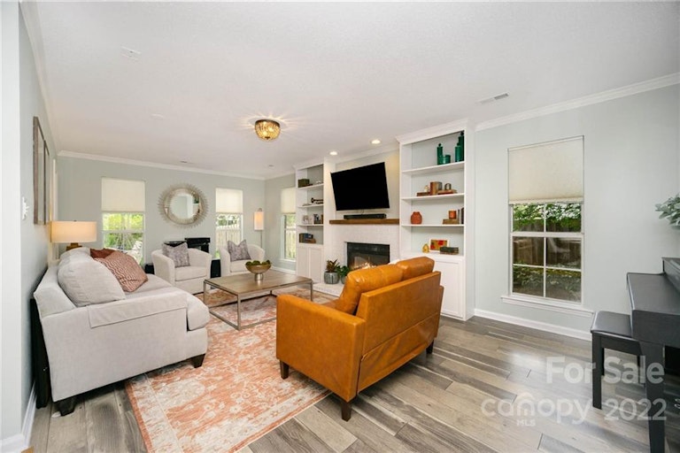 Photo 8 of 36 - 6013 Aynrand Ct, Charlotte, NC 28269
