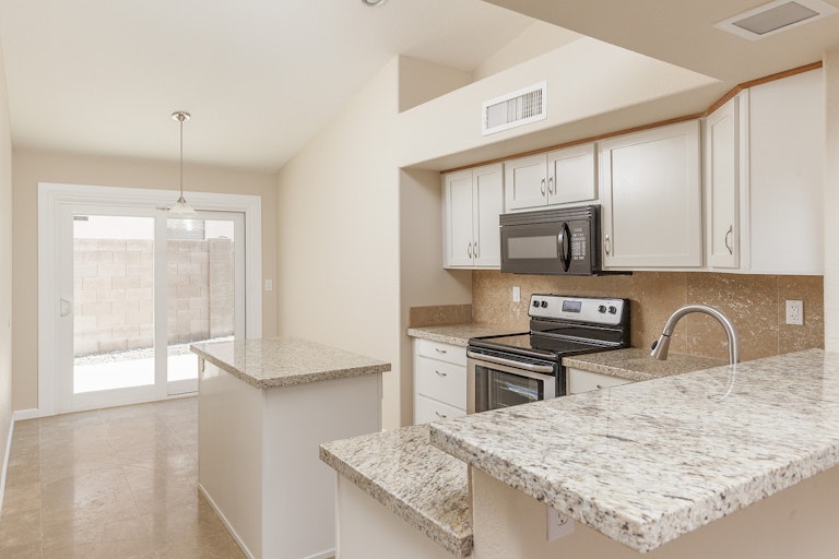 Photo 8 of 25 - 10258 S Hopi Ln, Goodyear, AZ 85338