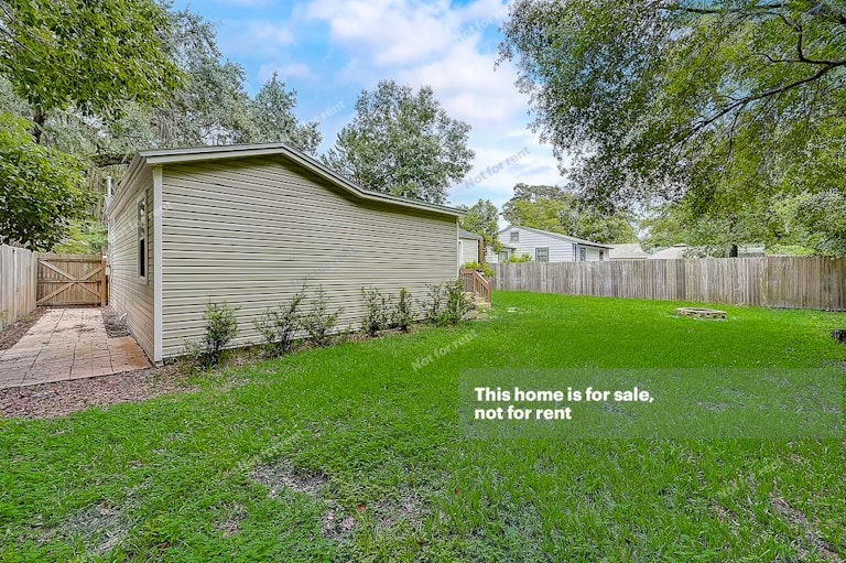 Photo 14 of 28 - 2408 Ridgewood Rd, Jacksonville, FL 32207