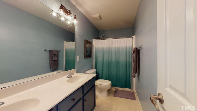 Photo 22 of 40 - 6209 Sparkling Brook Dr, Raleigh, NC 27616