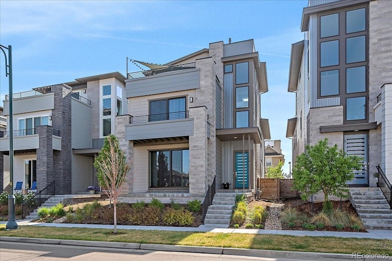 Photo 2 of 40 - 5830 Geneva St, Denver, CO 80238