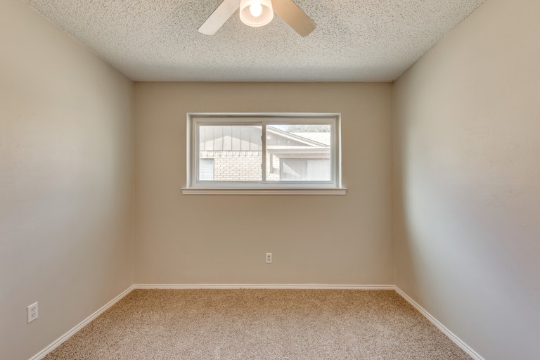 Photo 9 of 30 - 3902 Cedar Creek Dr, Garland, TX 75043