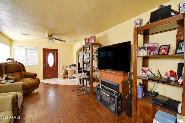 Photo 4 of 11 - 9211 W Garfield St, Tolleson, AZ 85353