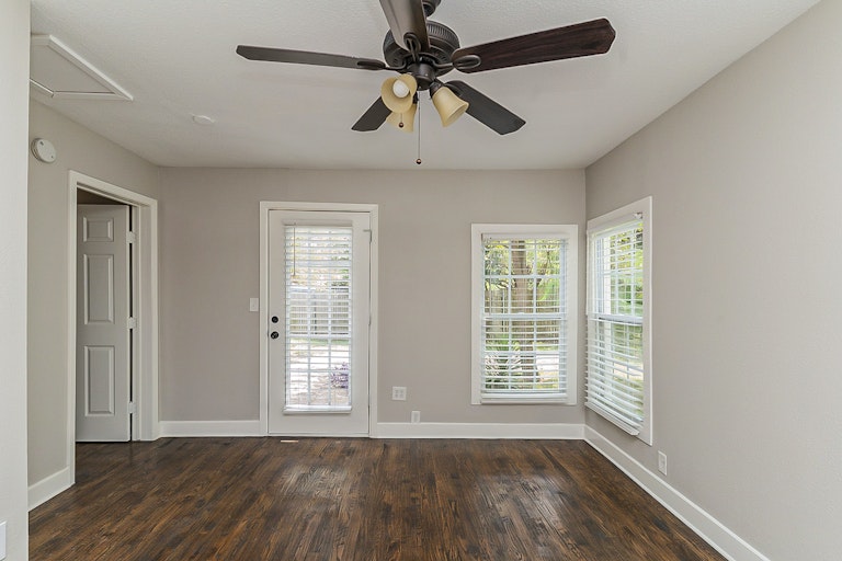 Photo 13 of 21 - 2812 E Ln, Fort Worth, TX 76116