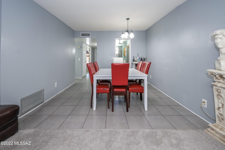 Photo 11 of 29 - 441 W Calle Lindero, Tucson, AZ 85704