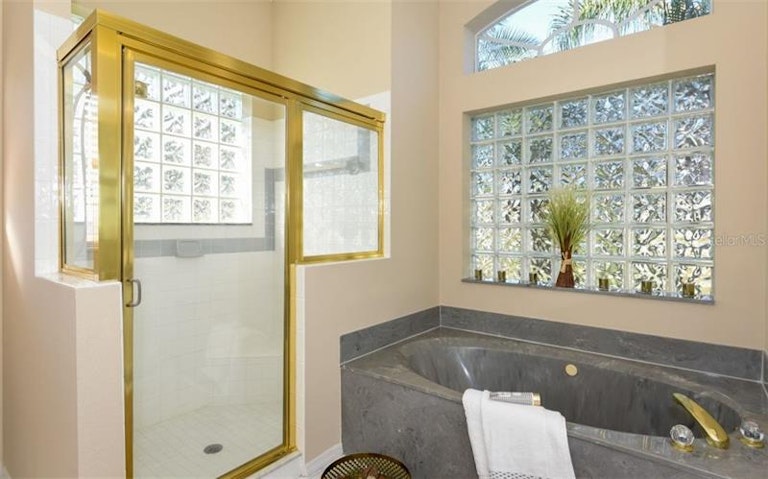 Photo 12 of 25 - 6802 Brookhaven Pl, Bradenton, FL 34203