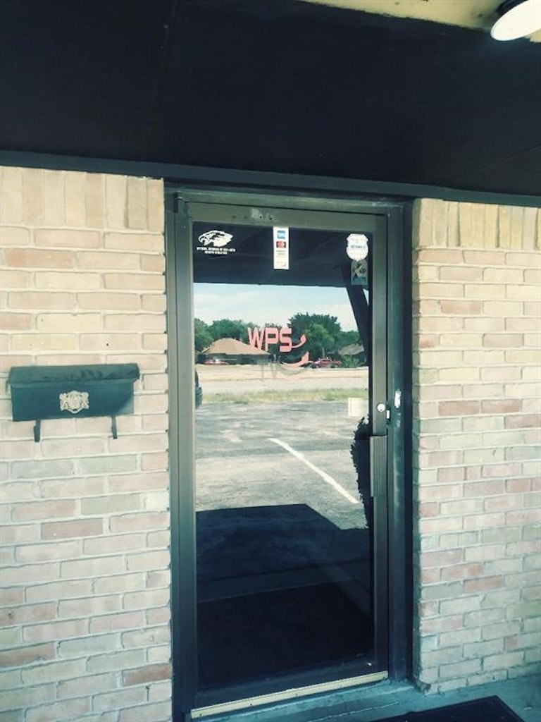 Photo 3 of 3 - 900 E Belt Line Rd, Desoto, TX 75115