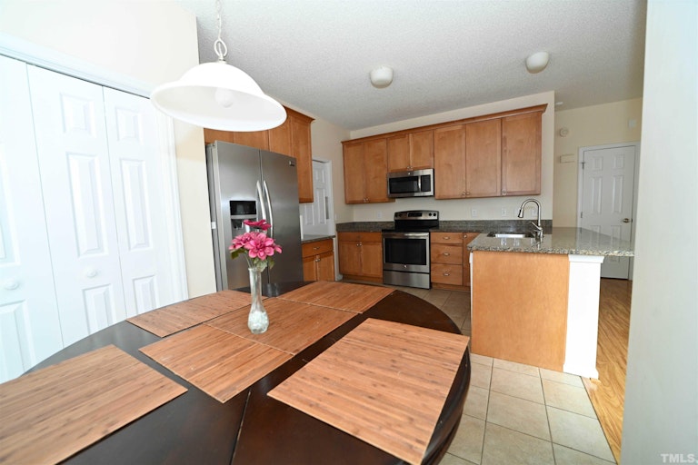 Photo 10 of 27 - 102 Lewey Stone Ct, Cary, NC 27519