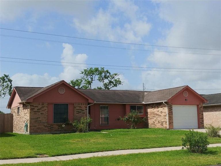 Photo 2 of 18 - 2519 Ironclad Dr, League City, TX 77573