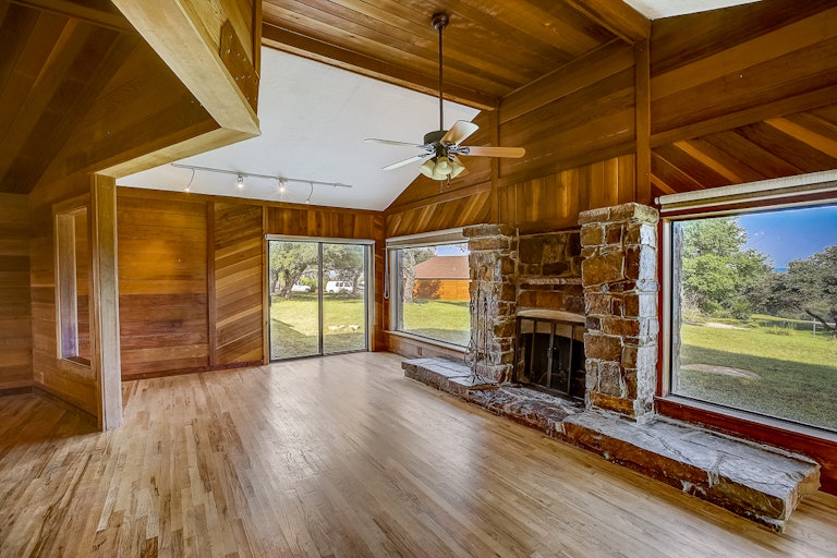 Photo 16 of 60 - 915 Lauder Dr, Spicewood, TX 78669