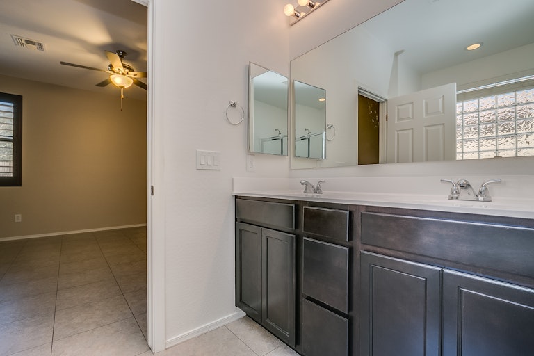 Photo 14 of 22 - 2912 E Meadowview Dr, Gilbert, AZ 85298