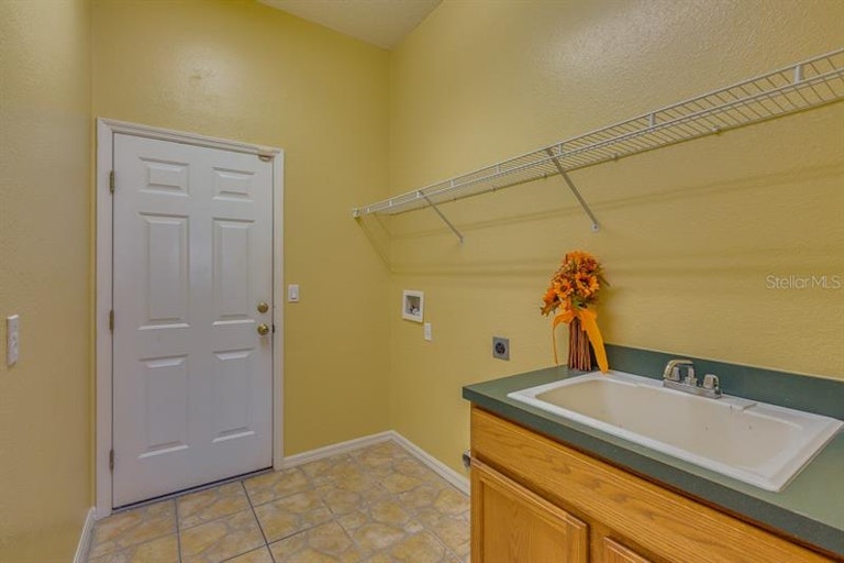Photo 13 of 25 - 9118 Flagstick Ln, Hudson, FL 34667