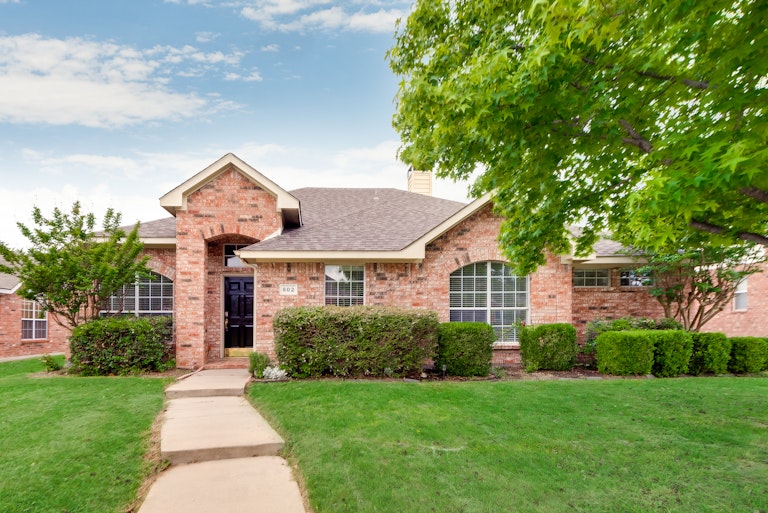 Photo 1 of 28 - 802 Cheyenne Dr, Allen, TX 75002