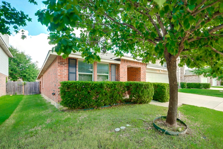 Photo 26 of 26 - 1945 Ramada Trl, Justin, TX 76247