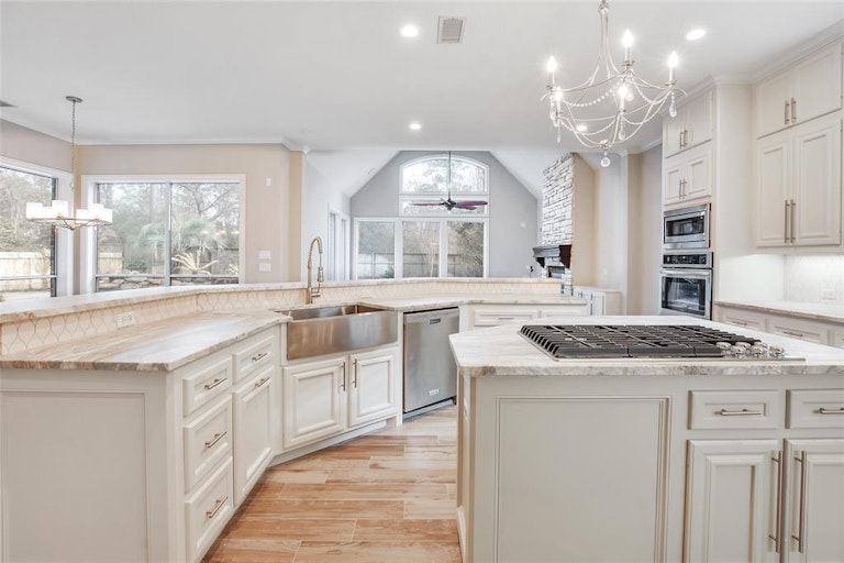 Photo 14 of 46 - 58 Glentrace Cir, Spring, TX 77382