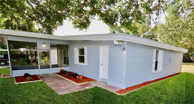Photo 1 of 25 - 10014 Parsons St, Tampa, FL 33615