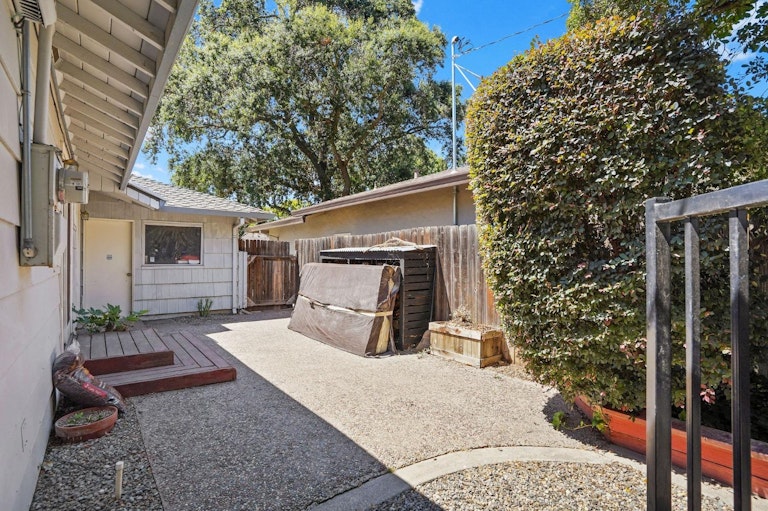 Photo 27 of 31 - 4051 Warren Ave, Sacramento, CA 95822