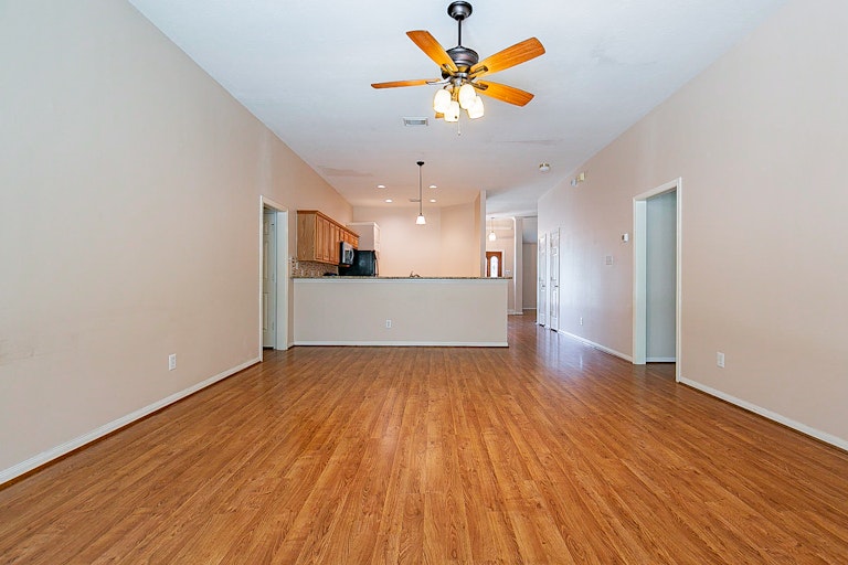 Photo 14 of 26 - 3839 Canton Dr, Pearland, TX 77584