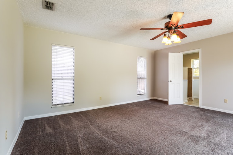 Photo 13 of 25 - 583 Harrison Ave, Orange Park, FL 32065
