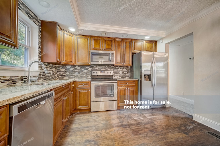 Photo 2 of 29 - 2845 Holly Point Dr, Jacksonville, FL 32277