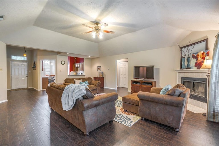 Photo 5 of 25 - 25018 Aughton Dr, Spring, TX 77389