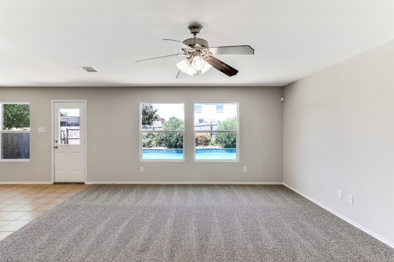 Photo 6 of 27 - 8414 River Bluffs Dr, Arlington, TX 76002
