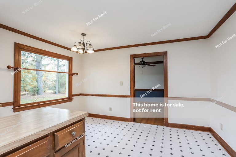 Photo 10 of 24 - 1716 Carrington Dr, Raleigh, NC 27615