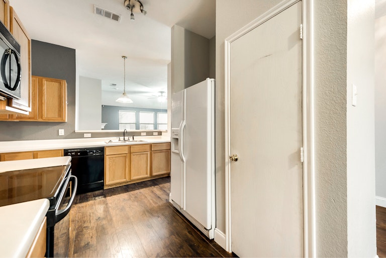 Photo 10 of 26 - 3608 Bandera Ranch Rd, Roanoke, TX 76262