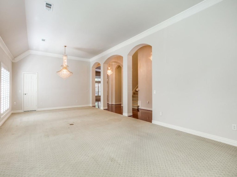 Photo 7 of 40 - 10405 Downing Dr, Denton, TX 76207