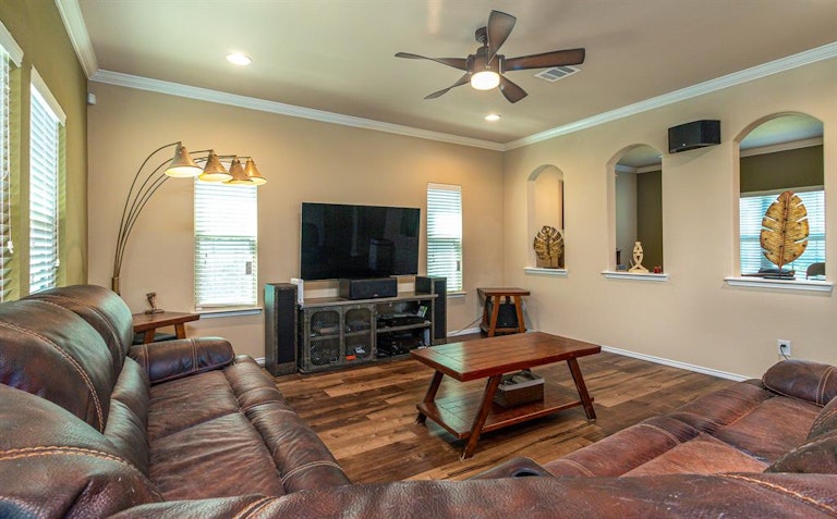 Photo 9 of 29 - 1300 Honeywood Ln, Royse City, TX 75189
