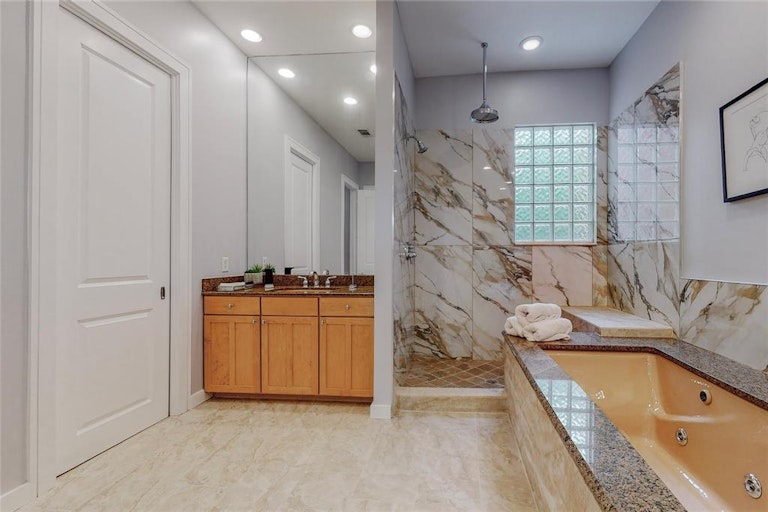 Photo 27 of 40 - 4227 Rawlins St #4, Dallas, TX 75219