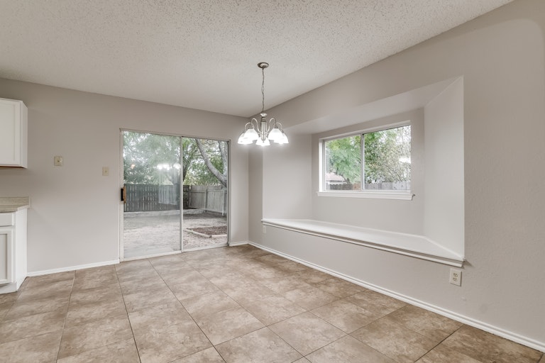 Photo 8 of 22 - 9534 Andrew Pt, San Antonio, TX 78251