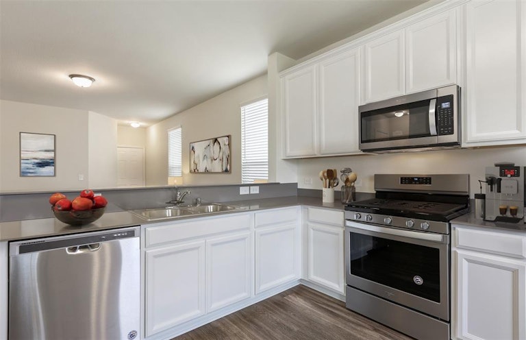 Photo 5 of 9 - 6739 Forbes Run Dr, Houston, TX 77075