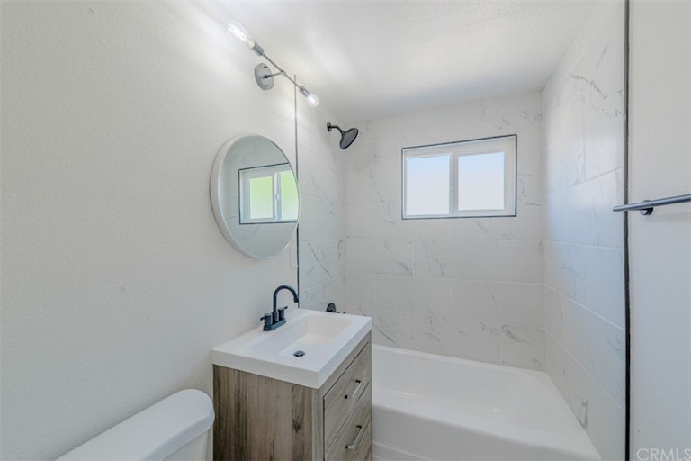 Photo 23 of 33 - 9035 Bellegrave Ave, Jurupa Valley, CA 92509