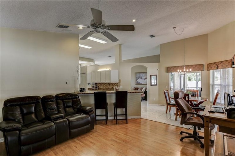 Photo 19 of 25 - 13733 Antler Point Dr, Tampa, FL 33626