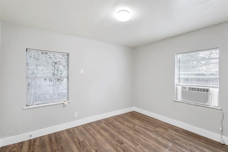 Photo 12 of 22 - 5206 Rapido Rd, Houston, TX 77033