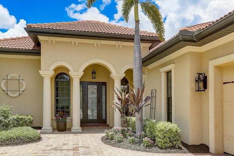 Photo 2 of 35 - 14722 Secret Harbor Pl, Lakewood Ranch, FL 34202