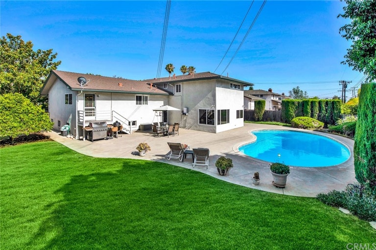 Photo 2 of 23 - 13401 Wheeler Pl, Santa Ana, CA 92705