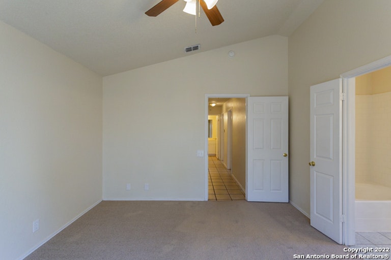 Photo 14 of 22 - 8622 Silent Oaks, San Antonio, TX 78250