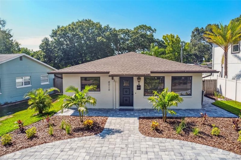 Photo 3 of 42 - 8010 Diagonal Rd N, Saint Petersburg, FL 33702