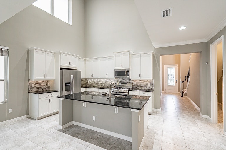 Photo 8 of 28 - 15554 Gwinnett Dr, Winter Garden, FL 34787